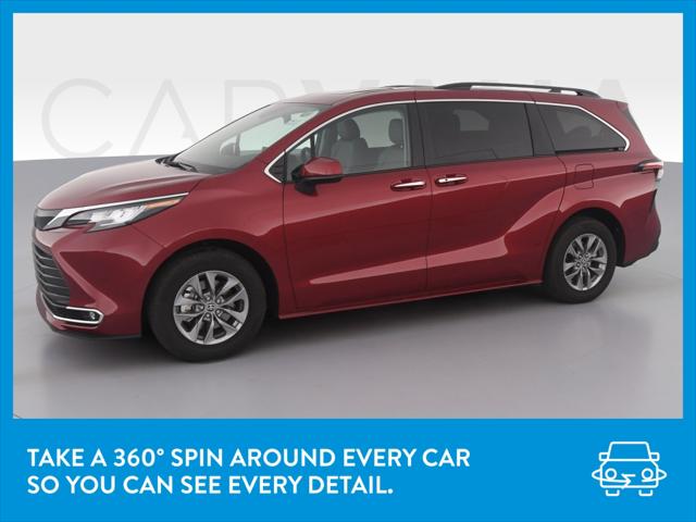 2022 Toyota Sienna XLE Minivan 4D