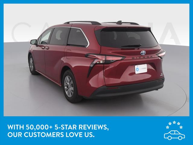 2022 Toyota Sienna XLE Minivan 4D