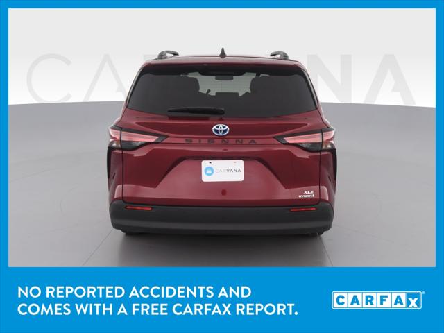 2022 Toyota Sienna XLE Minivan 4D