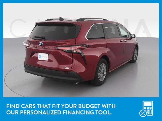 2022 Toyota Sienna XLE Minivan 4D