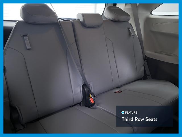 2022 Toyota Sienna XLE Minivan 4D