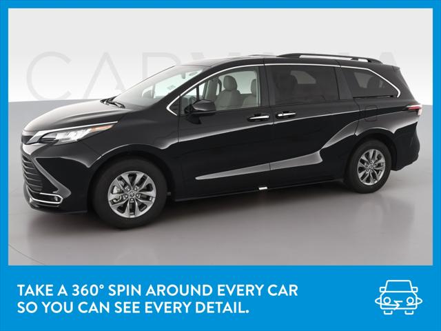 2022 Toyota Sienna XLE Minivan 4D