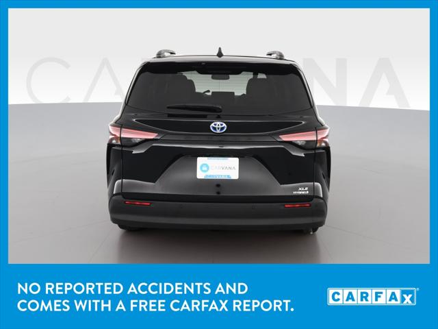 2022 Toyota Sienna XLE Minivan 4D