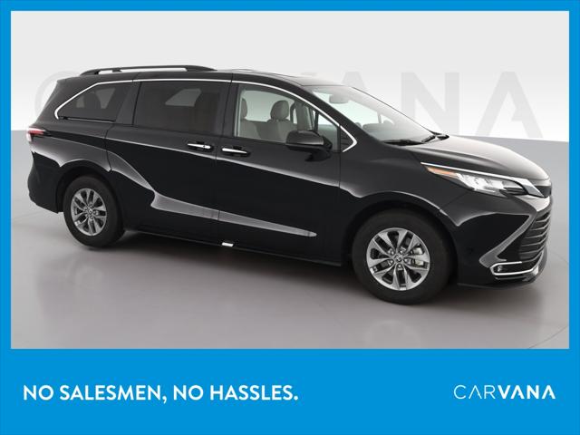 2022 Toyota Sienna XLE Minivan 4D