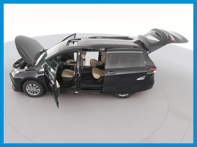 2022 Toyota Sienna XLE Minivan 4D
