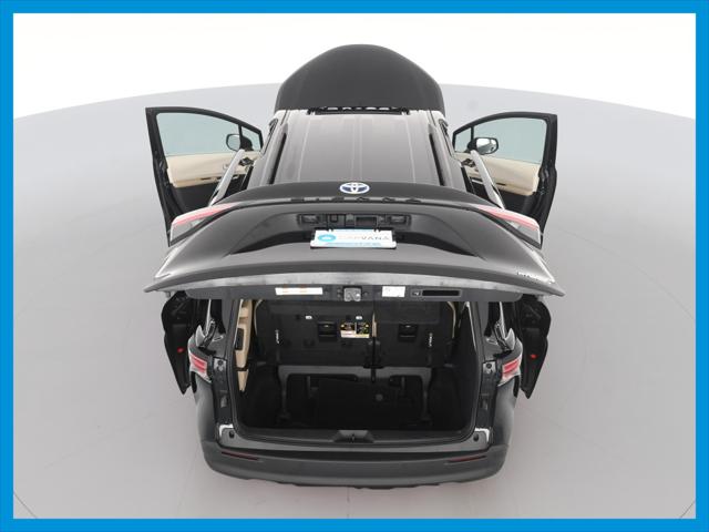2022 Toyota Sienna XLE Minivan 4D