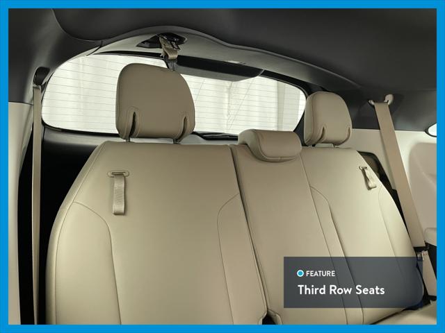 2022 Toyota Sienna XLE Minivan 4D