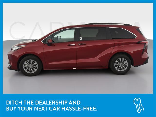 2022 Toyota Sienna XLE Minivan 4D