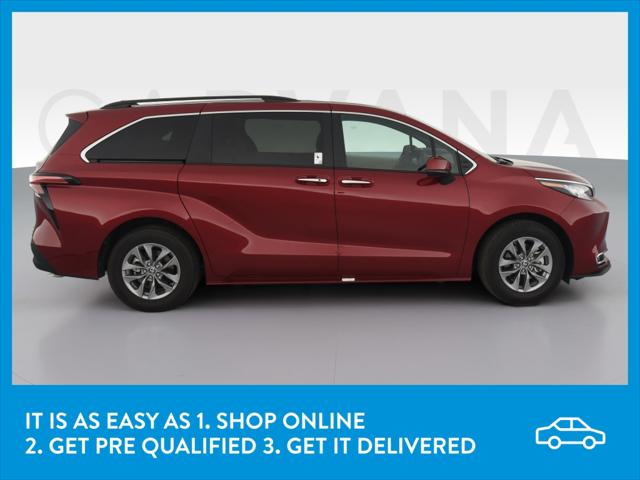 2022 Toyota Sienna XLE Minivan 4D
