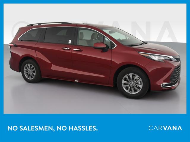2022 Toyota Sienna XLE Minivan 4D
