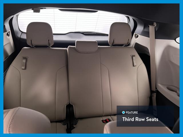 2022 Toyota Sienna XLE Minivan 4D