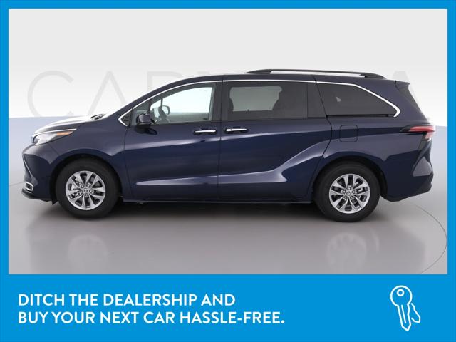 2022 Toyota Sienna XLE Minivan 4D