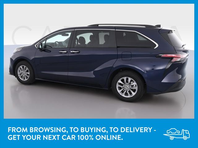 2022 Toyota Sienna XLE Minivan 4D