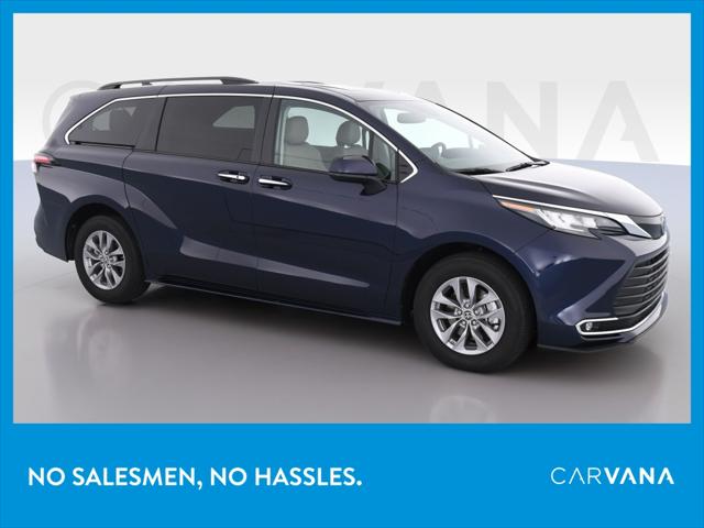 2022 Toyota Sienna XLE Minivan 4D