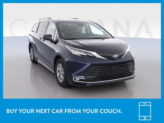 2022 Toyota Sienna XLE Minivan 4D