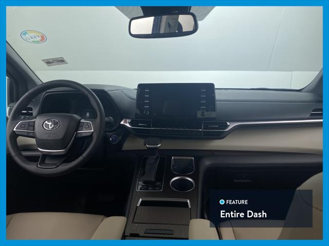 2022 Toyota Sienna XLE Minivan 4D