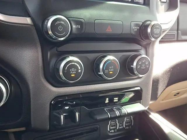 2019 Ram 1500 Big Horn/Lone Star Crew Cab 4x4 57 Box