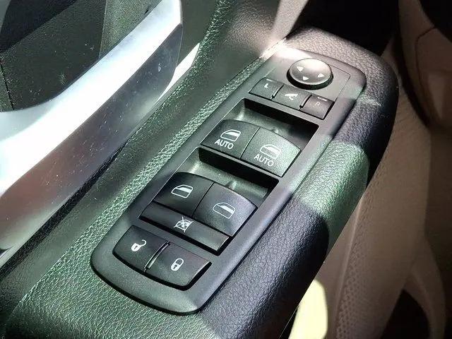 2019 Ram 1500 Big Horn/Lone Star Crew Cab 4x4 57 Box