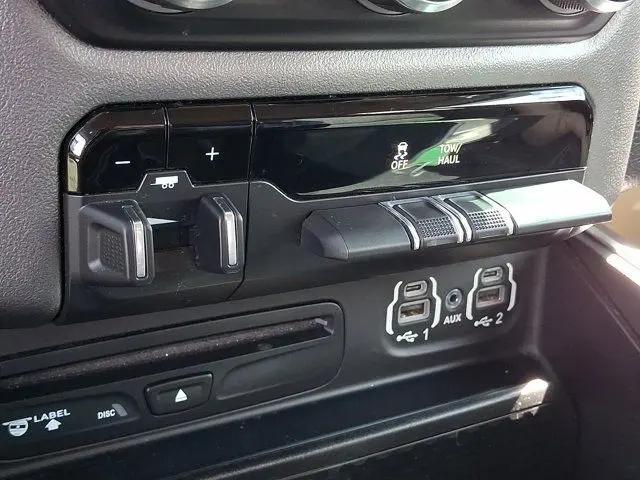 2019 Ram 1500 Big Horn/Lone Star Crew Cab 4x4 57 Box