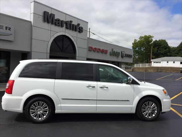 2015 Chrysler Town and Country Limited Platinum