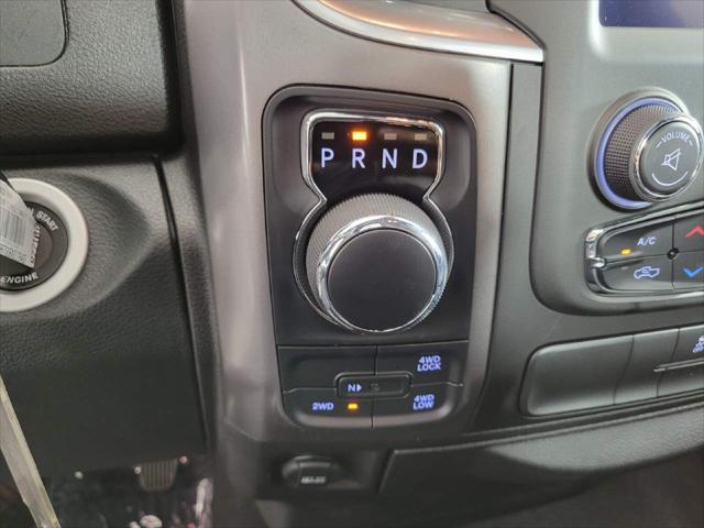 2022 RAM Ram 1500 Classic RAM 1500 CLASSIC WARLOCK QUAD CAB 4X4 64 BOX