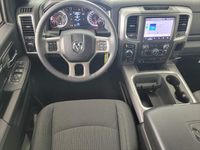 2022 RAM Ram 1500 Classic RAM 1500 CLASSIC WARLOCK QUAD CAB 4X4 64 BOX