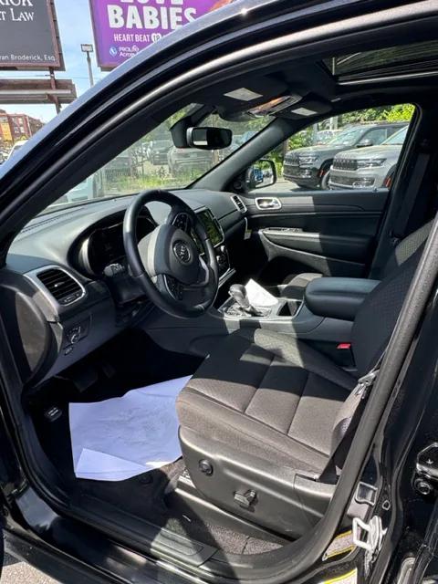 2022 Jeep Grand Cherokee Laredo E 4x4