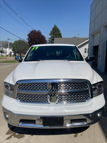 2017 RAM 1500 Laramie Crew Cab 4x4 57 Box