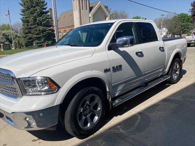 2017 RAM 1500 Laramie Crew Cab 4x4 57 Box