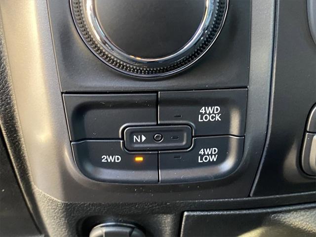2022 RAM Ram 1500 Classic RAM 1500 CLASSIC WARLOCK QUAD CAB 4X4 64 BOX
