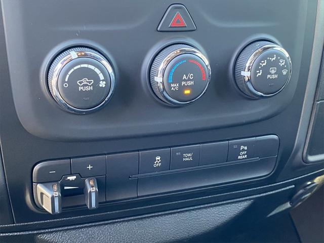 2022 RAM Ram 1500 Classic RAM 1500 CLASSIC WARLOCK QUAD CAB 4X4 64 BOX