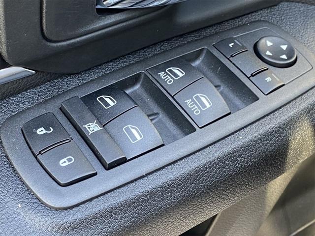 2022 RAM Ram 1500 Classic RAM 1500 CLASSIC WARLOCK QUAD CAB 4X4 64 BOX