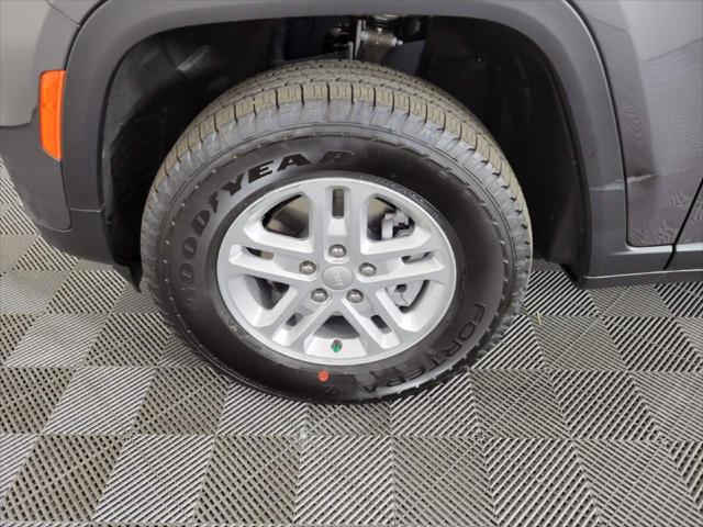 2023 Jeep Grand Cherokee GRAND CHEROKEE LAREDO 4X4