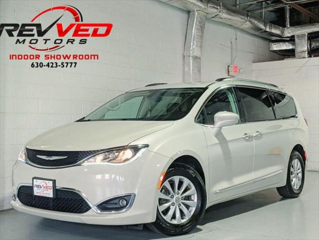 2017 Chrysler Pacifica Touring-L for sale in Addison, IL