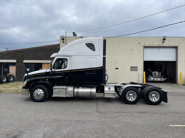 2014 Freightliner Cascadia CA125SLP Sleeper