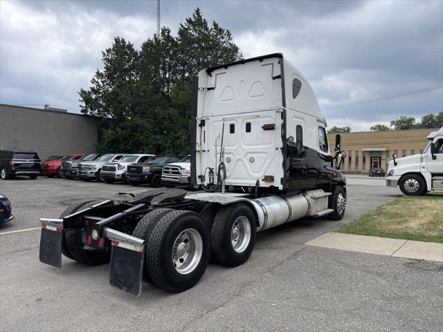 2014 Freightliner Cascadia CA125SLP Sleeper