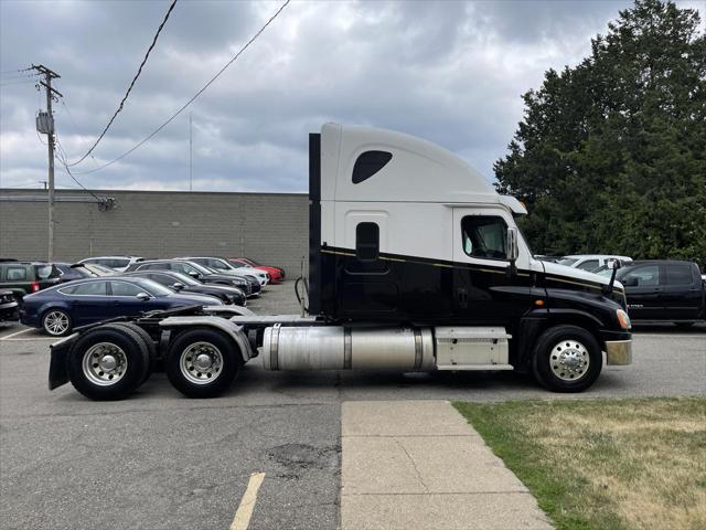 2014 Freightliner Cascadia CA125SLP Sleeper