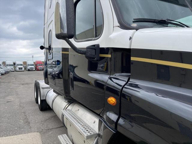 2014 Freightliner Cascadia CA125SLP Sleeper
