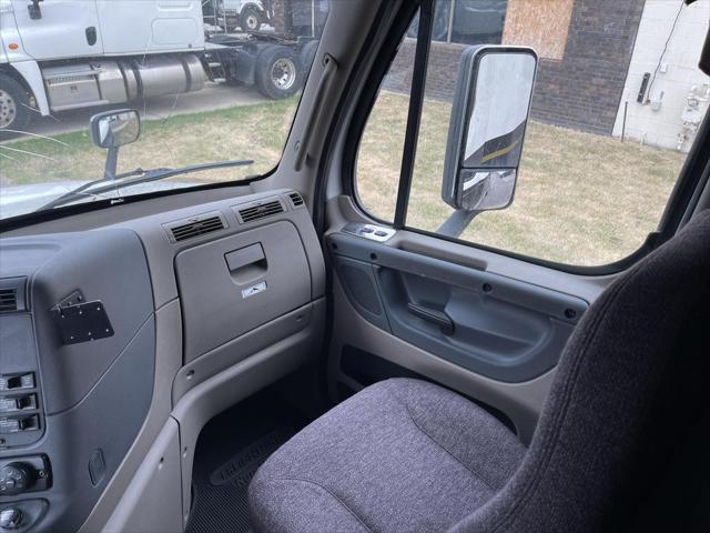 2014 Freightliner Cascadia CA125SLP Sleeper