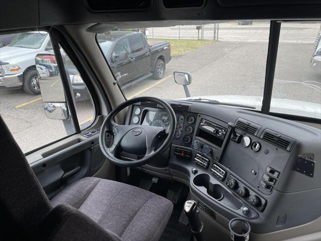2014 Freightliner Cascadia CA125SLP Sleeper