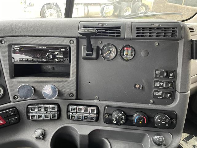 2014 Freightliner Cascadia CA125SLP Sleeper