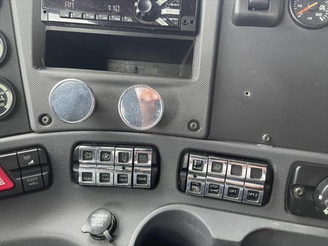 2014 Freightliner Cascadia CA125SLP Sleeper