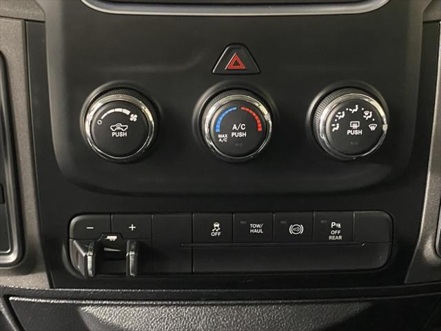 2017 RAM 2500 Tradesman Crew Cab 4x4 64 Box
