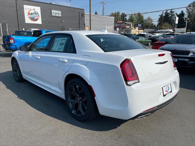 2022 Chrysler Chrysler 300 300 TOURING L