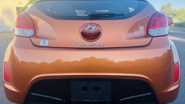 2013 Hyundai Veloster Base w/Black