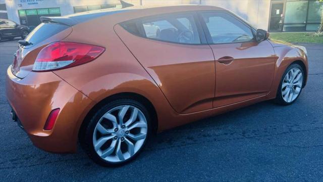 2013 Hyundai Veloster Base w/Black