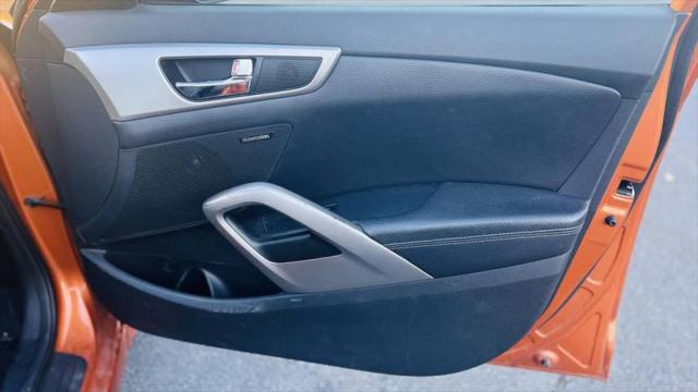 2013 Hyundai Veloster Base w/Black