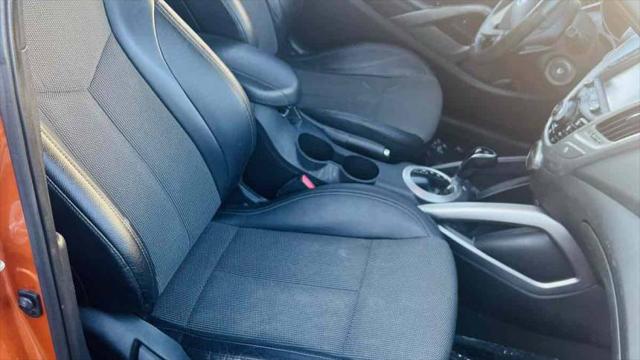 2013 Hyundai Veloster Base w/Black