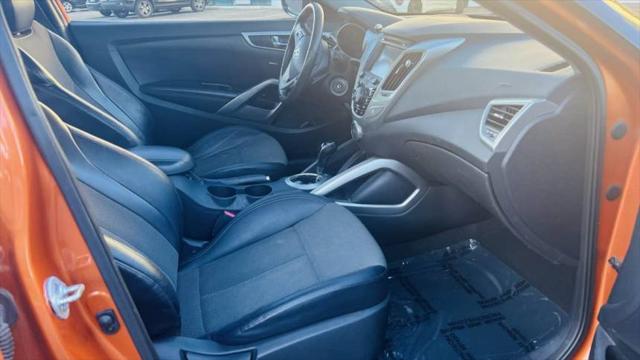 2013 Hyundai Veloster Base w/Black