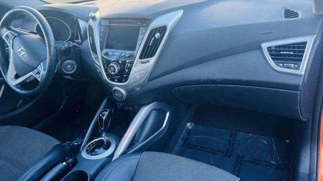 2013 Hyundai Veloster Base w/Black